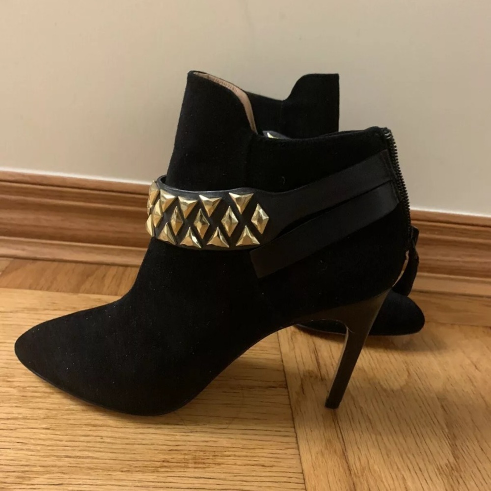 BADGLEY MISCHKA Chain Suede Ankle Booties 6 $345 - Picture 5 of 5